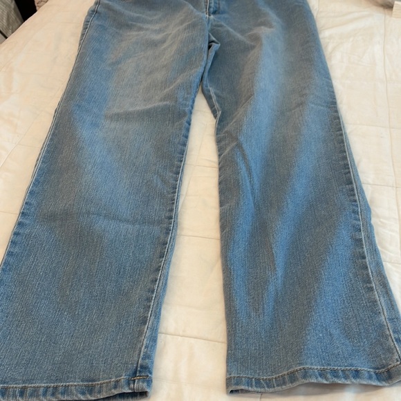 Gloria Vanderbilt Amanda Jeans 14 - Picture 4 of 15